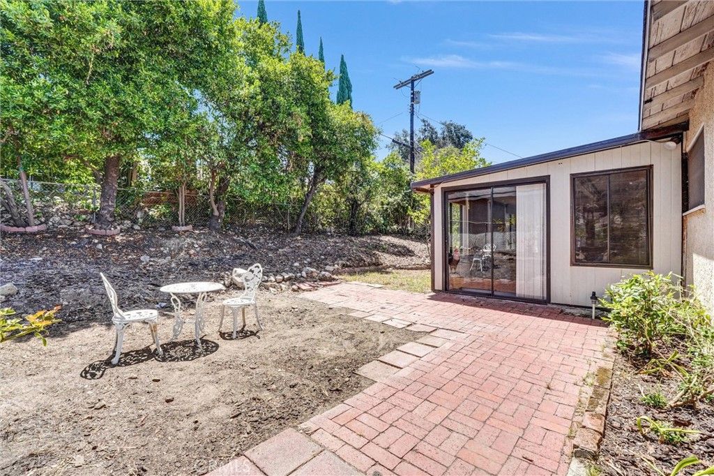 Image 26 of property listing at 9818 Creemore Drive, Los Angeles, CA 91042