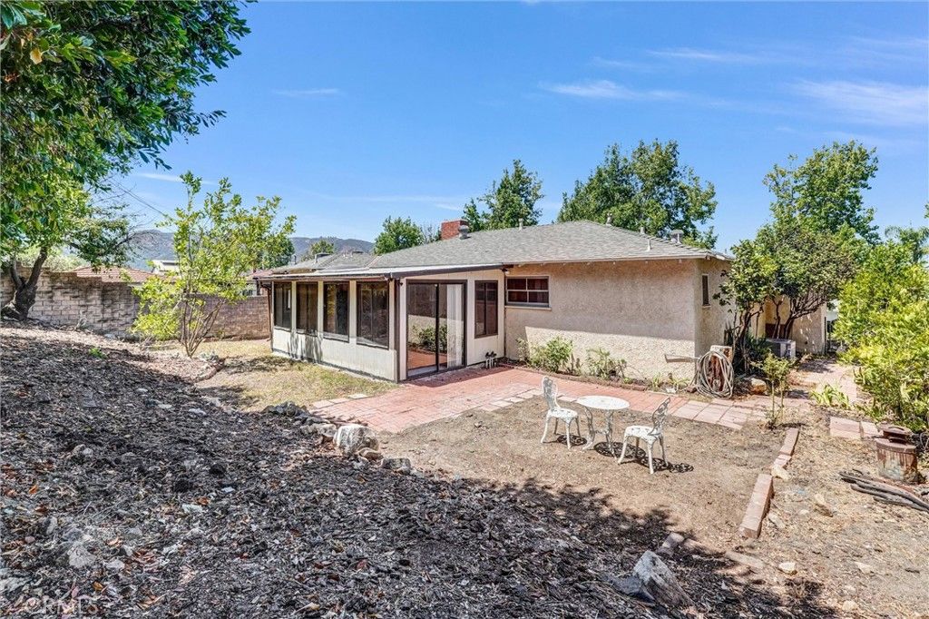 Image 27 of property listing at 9818 Creemore Drive, Los Angeles, CA 91042