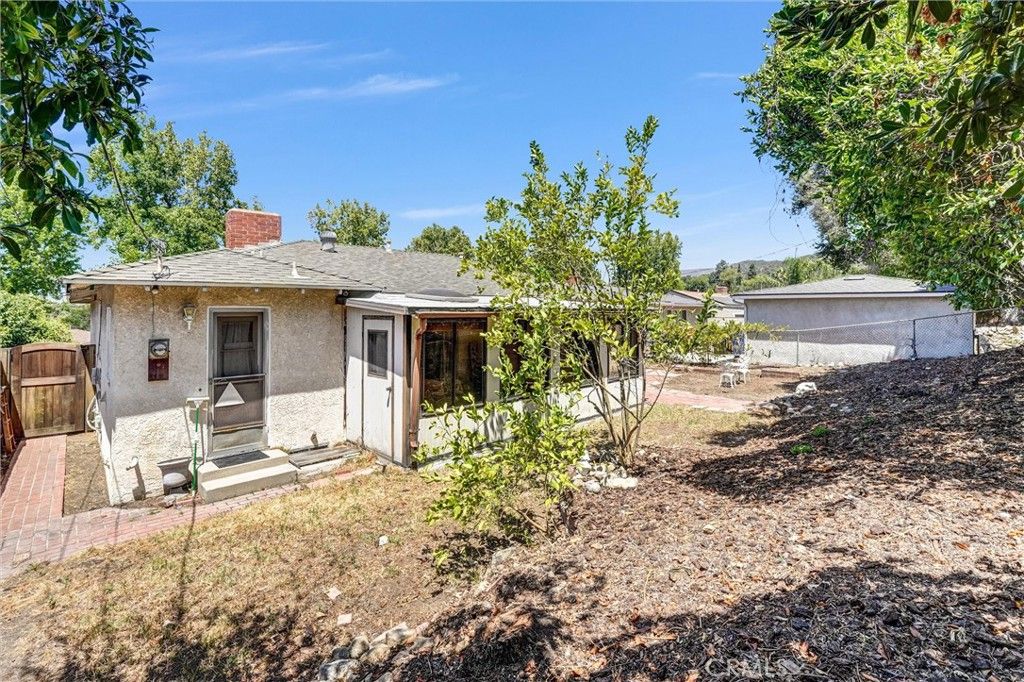 Image 28 of property listing at 9818 Creemore Drive, Los Angeles, CA 91042