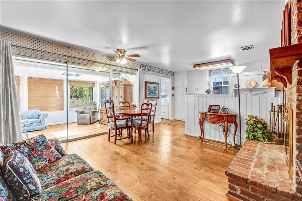 Image 9 of property listing at 9818 Creemore Drive, Los Angeles, CA 91042