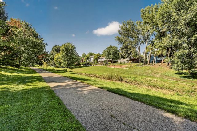 422 Chalet Drive NW, Rochester, MN 55901