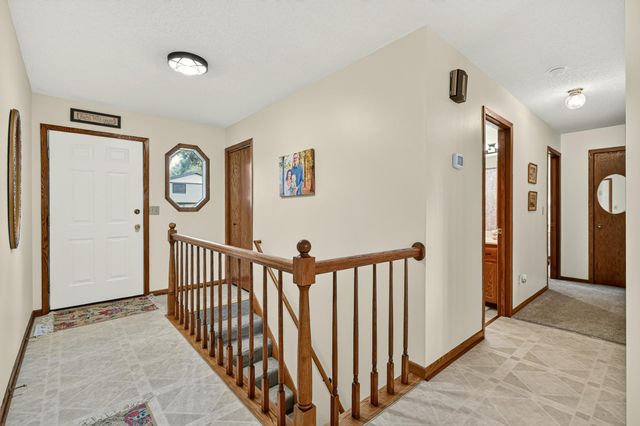 422 Chalet Drive NW, Rochester, MN 55901