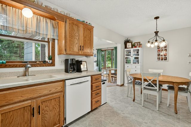 422 Chalet Drive NW, Rochester, MN 55901