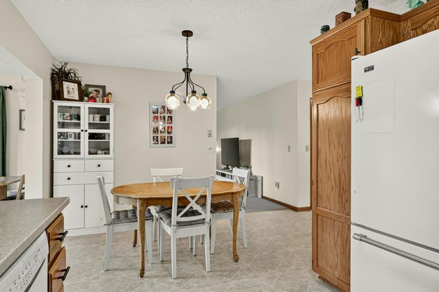 422 Chalet Drive NW, Rochester, MN 55901