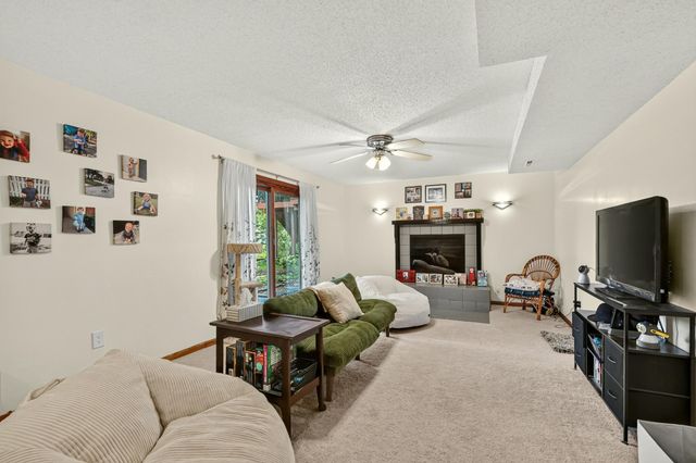 422 Chalet Drive NW, Rochester, MN 55901
