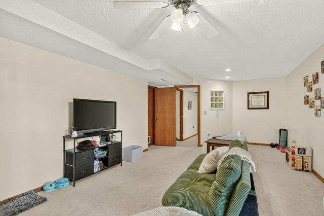 422 Chalet Drive NW, Rochester, MN 55901