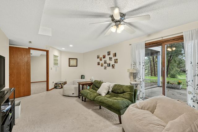 422 Chalet Drive NW, Rochester, MN 55901
