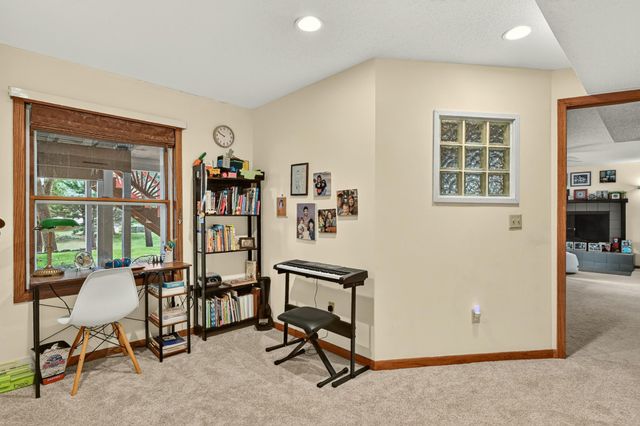 422 Chalet Drive NW, Rochester, MN 55901