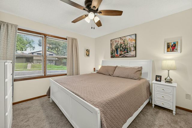 422 Chalet Drive NW, Rochester, MN 55901