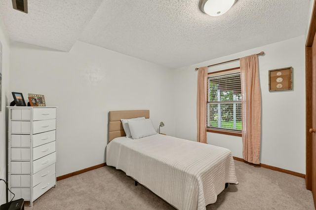 422 Chalet Drive NW, Rochester, MN 55901