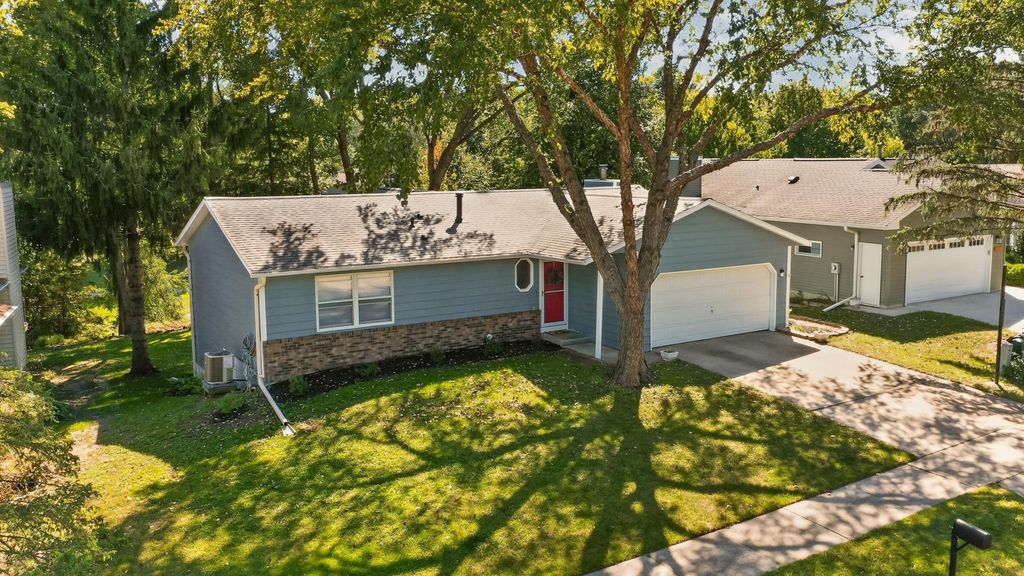 422 Chalet Drive NW, Rochester, MN 55901