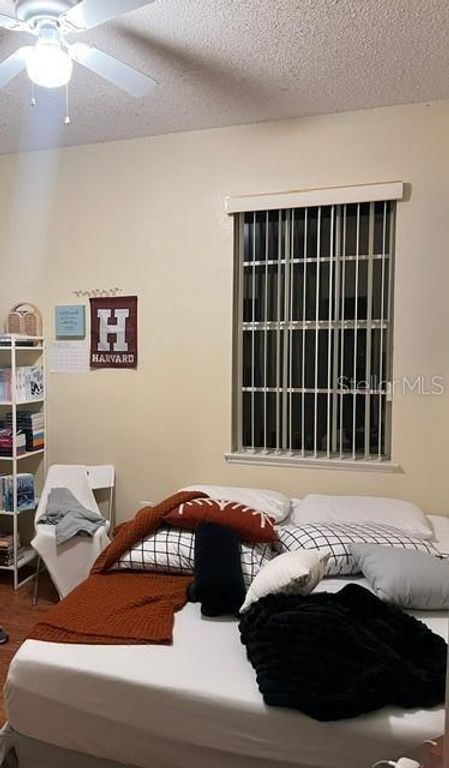 Image 11 of property listing at 2238 WINDCREST LAKE CIRCLE, Orlando, FL 32824