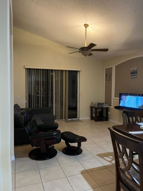 Image 5 of property listing at 2238 WINDCREST LAKE CIRCLE, Orlando, FL 32824