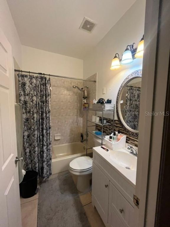 Image 8 of property listing at 2238 WINDCREST LAKE CIRCLE, Orlando, FL 32824