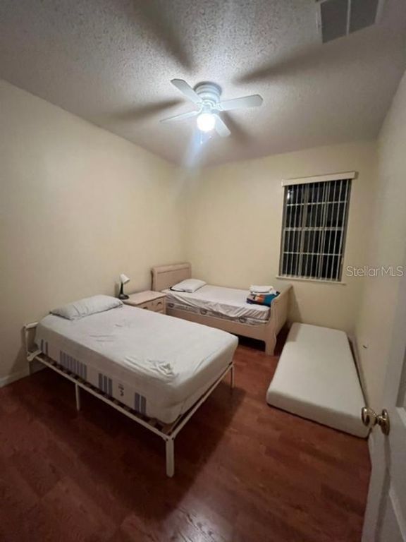 Image 9 of property listing at 2238 WINDCREST LAKE CIRCLE, Orlando, FL 32824