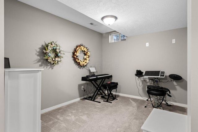 8901 Creighton Drive, Powell, OH 43065