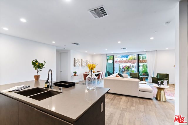728 N Sweetzer Avenue 317, Los Angeles, CA 90069