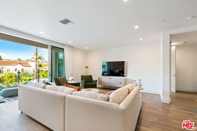 728 N Sweetzer Avenue 317, Los Angeles, CA 90069