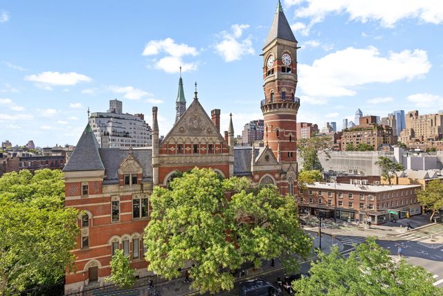 69 W 9th St Apt 12F, New York City, NY 10011