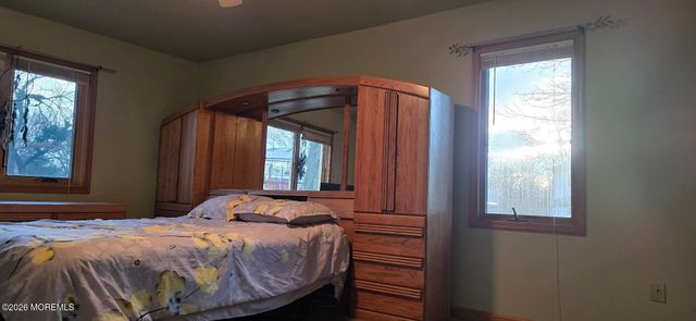 24 Stephenville Parkway, Edison, NJ 08820