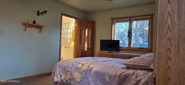 24 Stephenville Parkway, Edison, NJ 08820