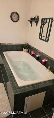 24 Stephenville Parkway, Edison, NJ 08820