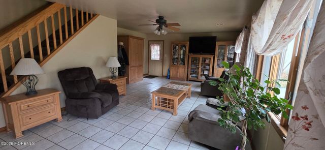 24 Stephenville Parkway, Edison, NJ 08820