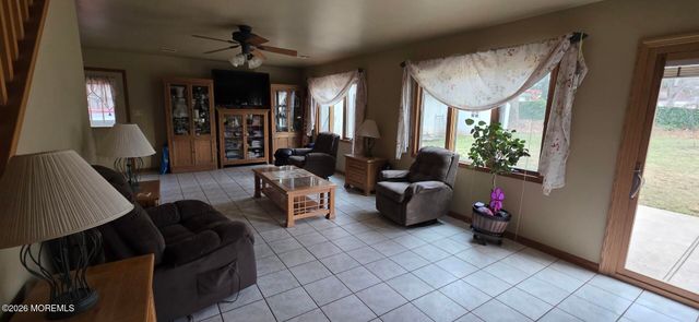 24 Stephenville Parkway, Edison, NJ 08820