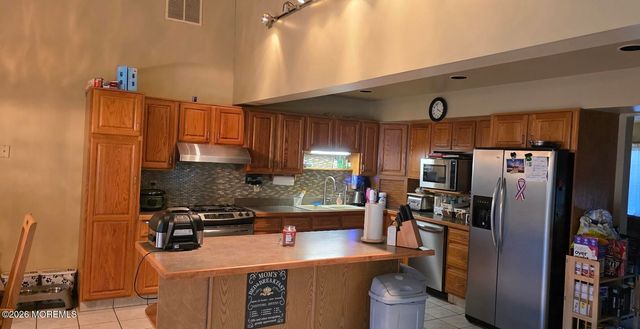 24 Stephenville Parkway, Edison, NJ 08820