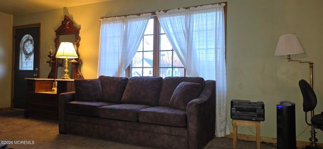 24 Stephenville Parkway, Edison, NJ 08820