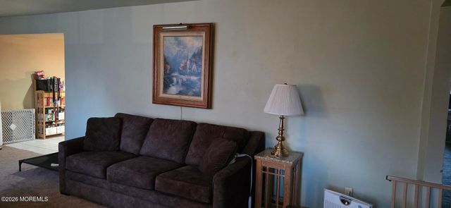 24 Stephenville Parkway, Edison, NJ 08820