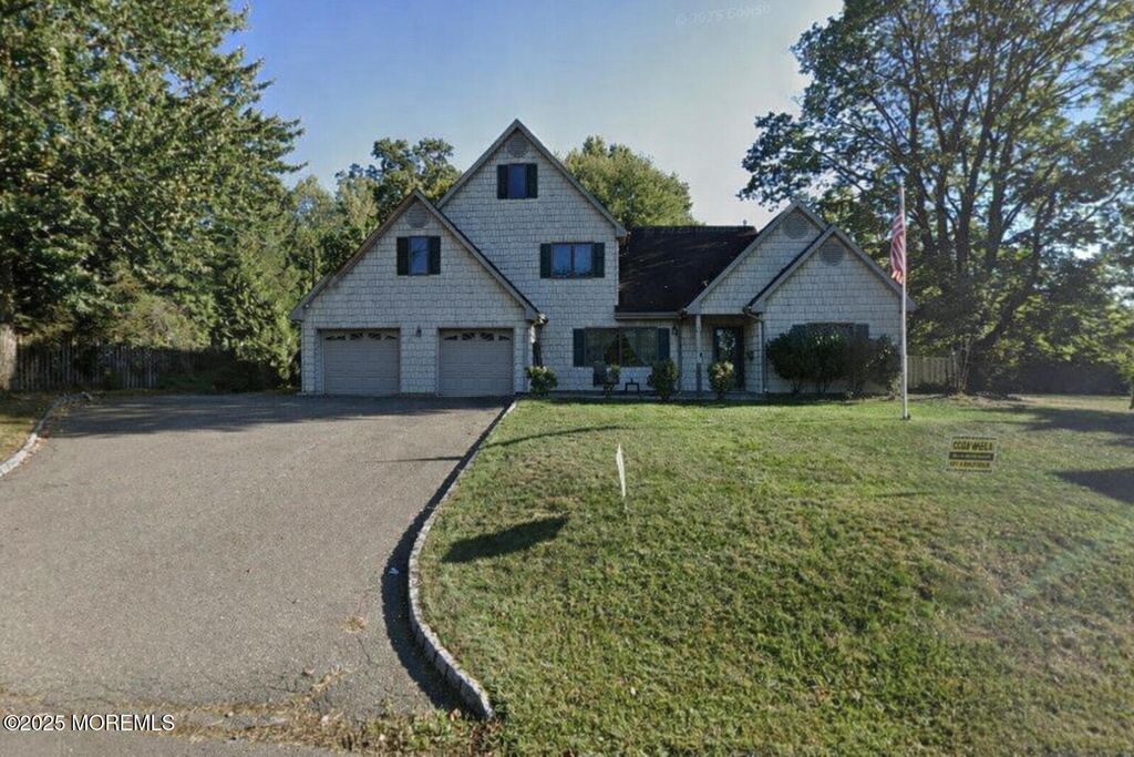 24 Stephenville Parkway, Edison, NJ 08820