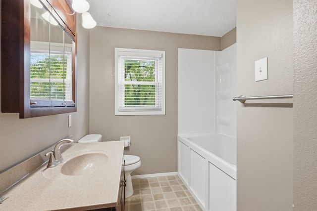854 Cloverdale Avenue, Waterloo, IA 50703