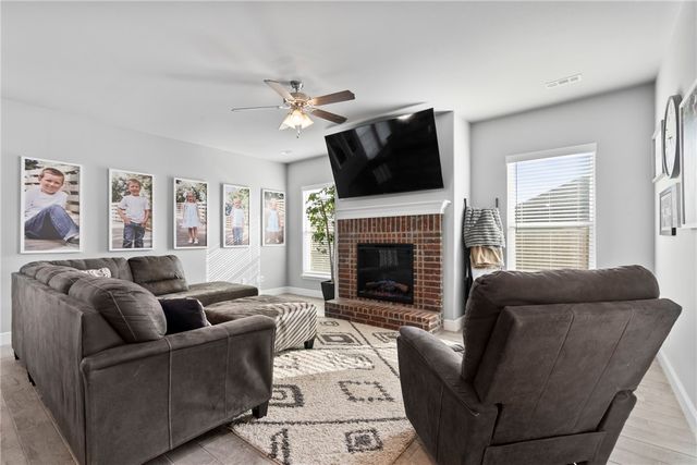 300 Post Oak Avenue, Gentry, AR 72734