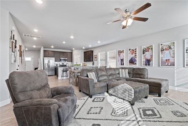 300 Post Oak Avenue, Gentry, AR 72734