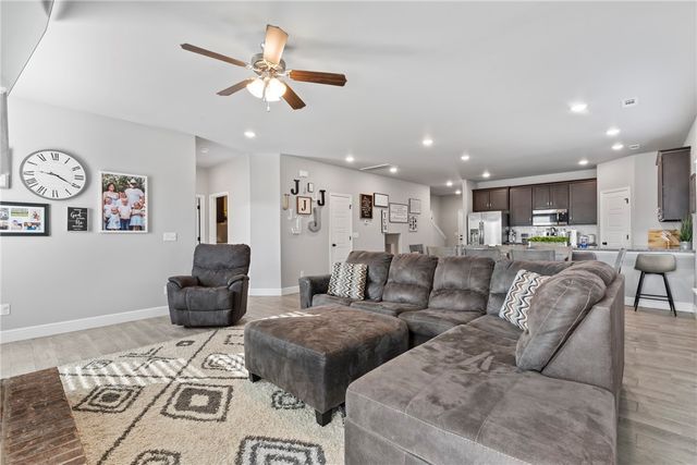 300 Post Oak Avenue, Gentry, AR 72734