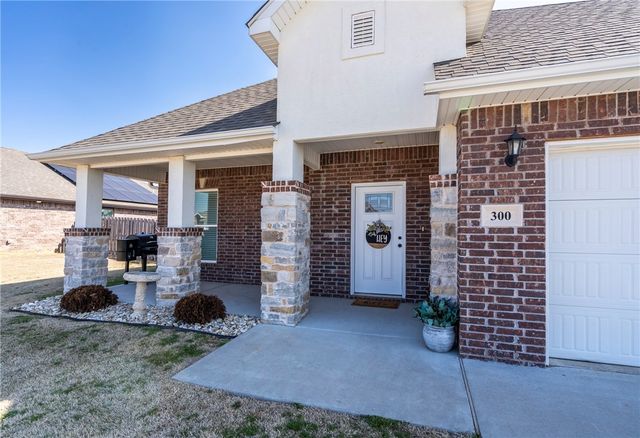 300 Post Oak Avenue, Gentry, AR 72734