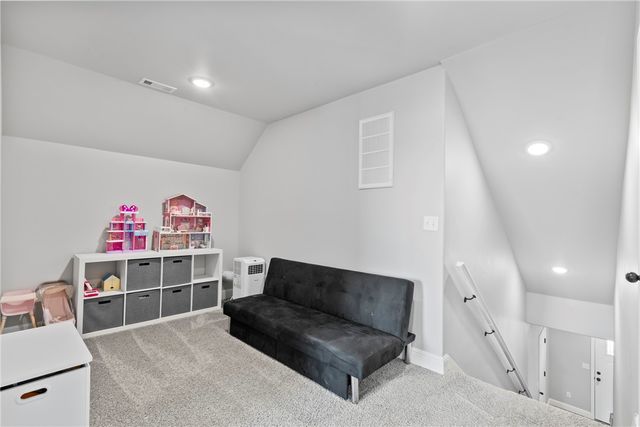 300 Post Oak Avenue, Gentry, AR 72734