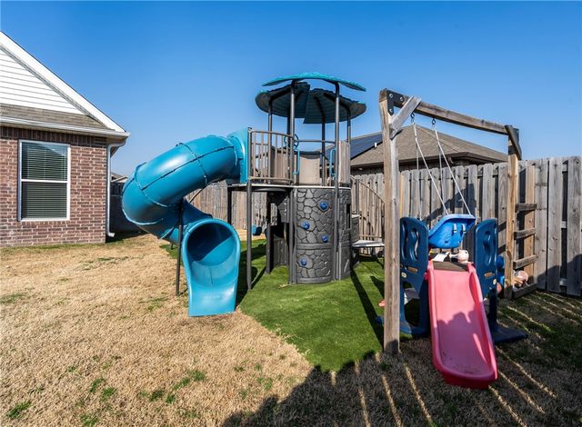 300 Post Oak Avenue, Gentry, AR 72734