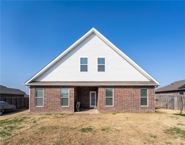 300 Post Oak Avenue, Gentry, AR 72734