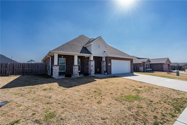 300 Post Oak Avenue, Gentry, AR 72734