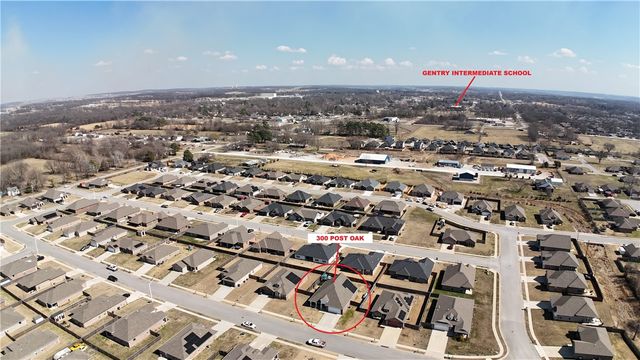 300 Post Oak Avenue, Gentry, AR 72734
