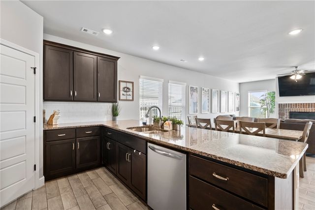 300 Post Oak Avenue, Gentry, AR 72734