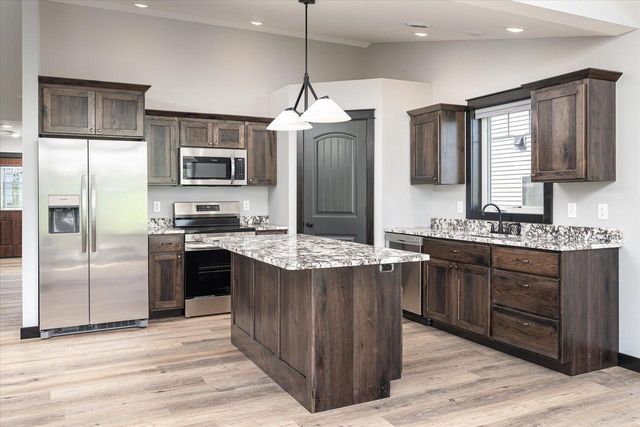 914 Silverthorne DRIVE, Viroqua, WI 54665