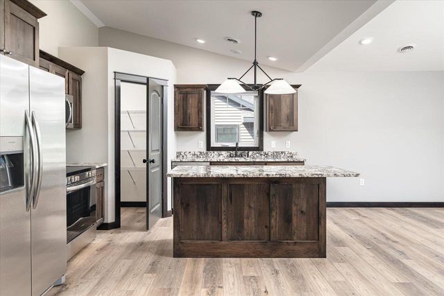 914 Silverthorne DRIVE, Viroqua, WI 54665