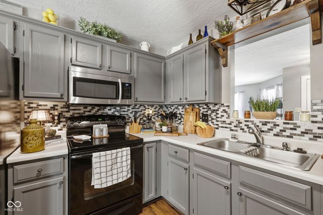 1223 Stave Oak Court, Beech Grove, IN 46107