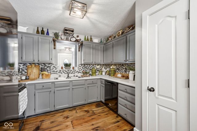 1223 Stave Oak Court, Beech Grove, IN 46107