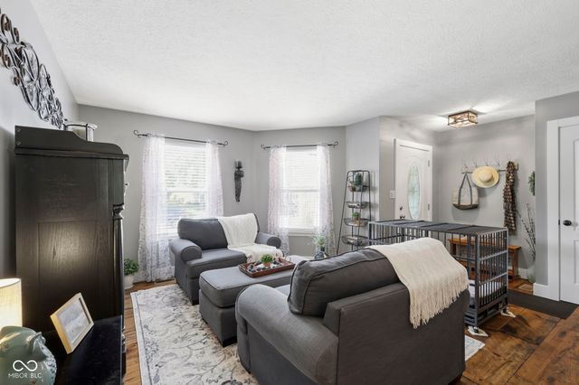1223 Stave Oak Court, Beech Grove, IN 46107
