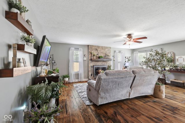 1223 Stave Oak Court, Beech Grove, IN 46107