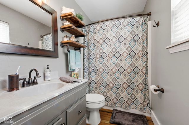 1223 Stave Oak Court, Beech Grove, IN 46107
